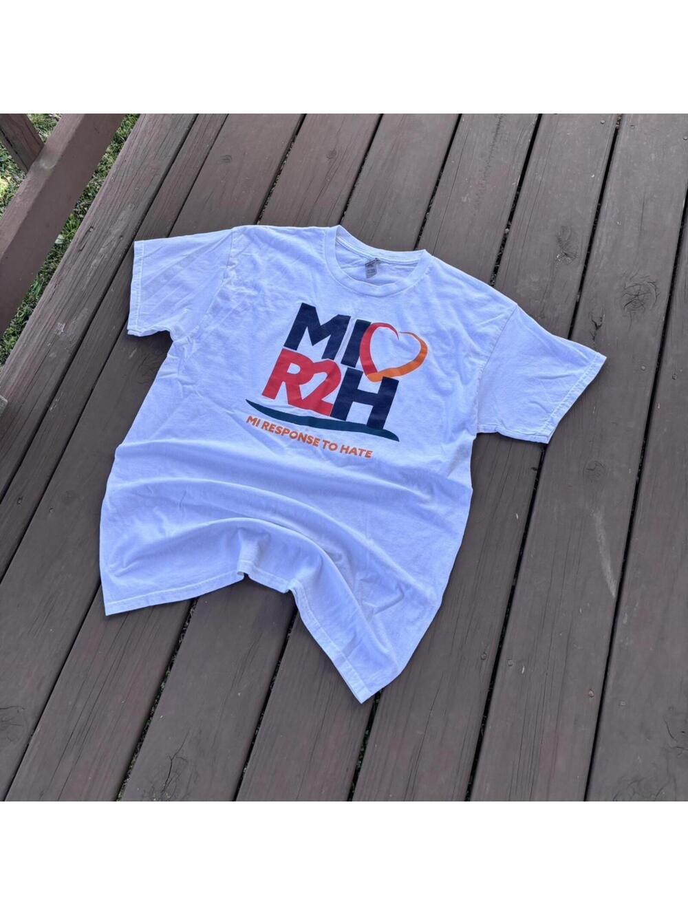 Mi R2H “Mi Response To Hate” Graphic T-Shirt Men’s Large White Tee 21x28
